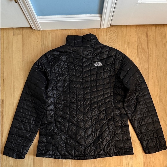 The North Face Black Thermoball Jacket!! Like brand new!! - Picture 3 of 12